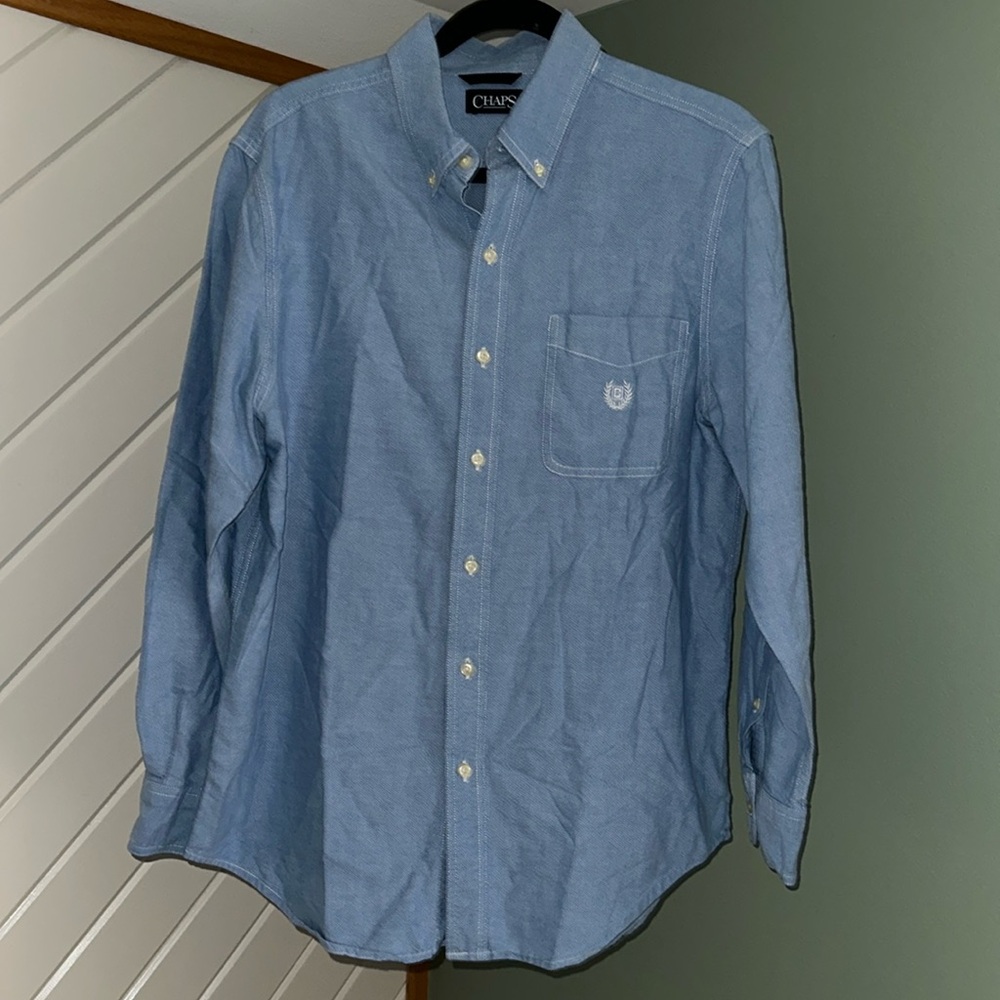 Like new meds light blue chambray button down. Chaps brand! Size medium